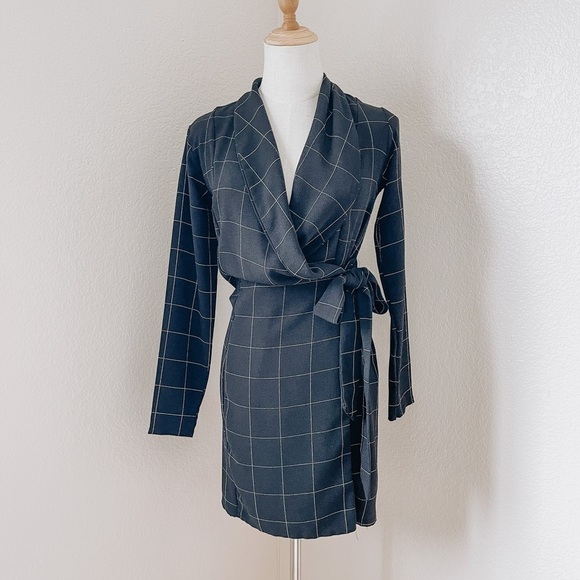 BIN#13 - Small Pretty Little Thing Wrap Dress - Picture 1 of 4